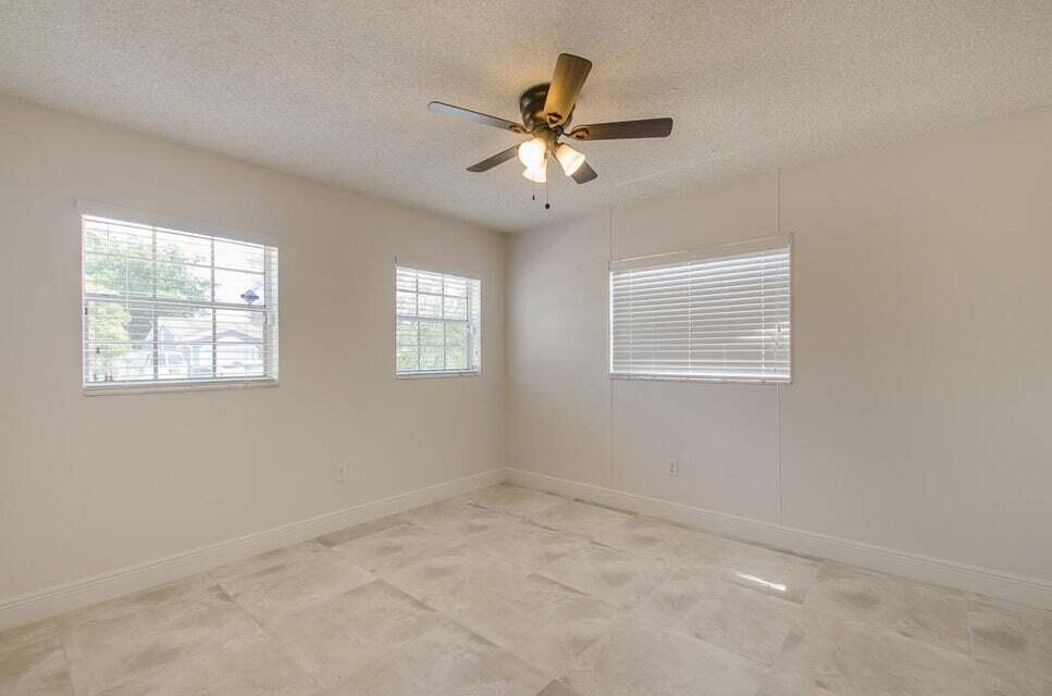 SANDALFOOT COVE SEC 5 - Residential Lease