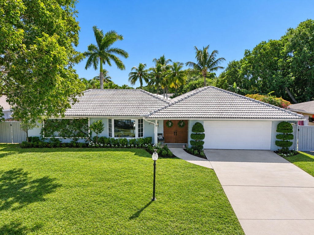 Photo of 1320 SW 26TH Avenue, Boynton Beach, FL 33426 (MLS # B26093086)