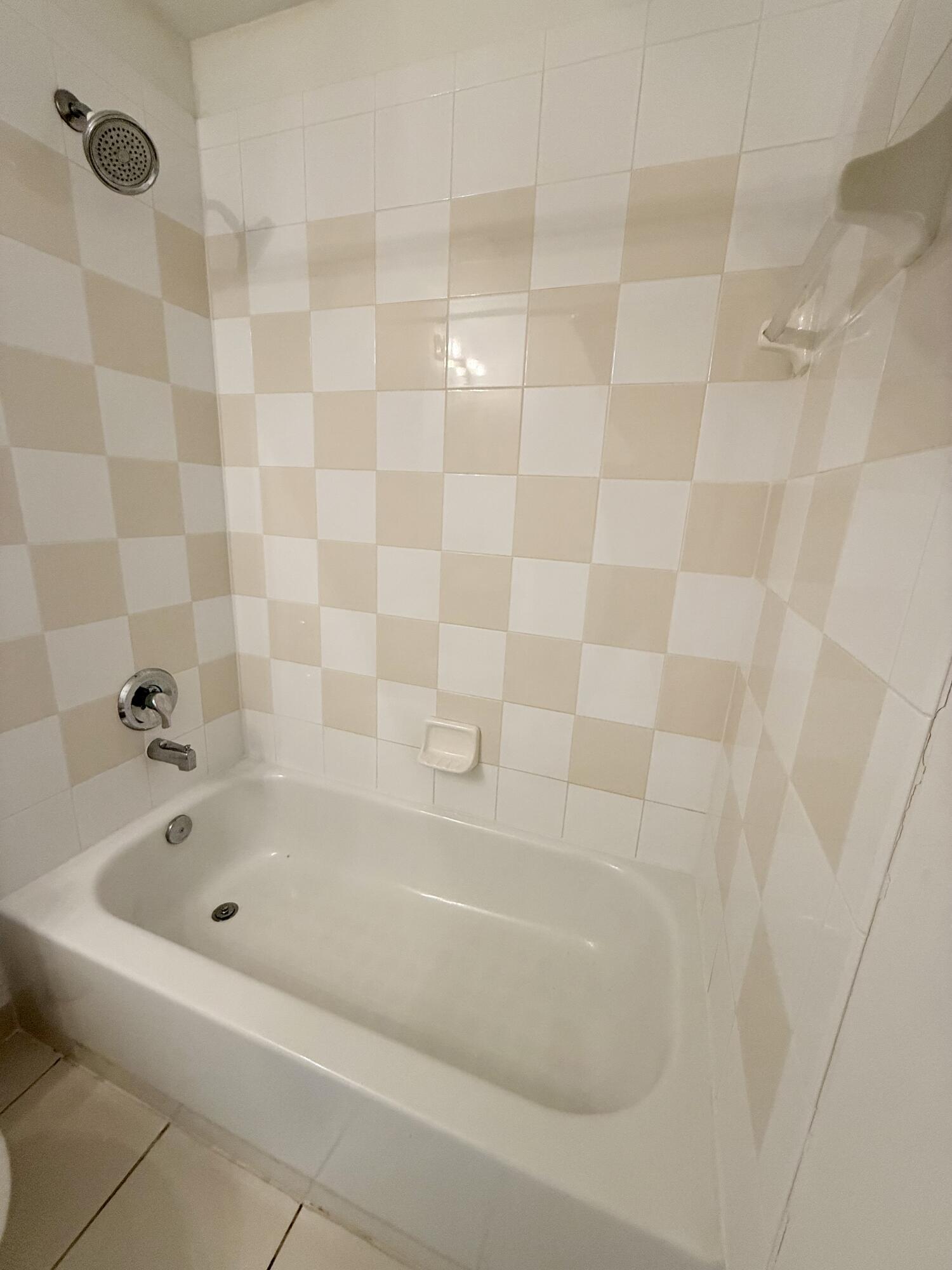 SEMINOLE ESTATES & TOWNHOMES - Residential