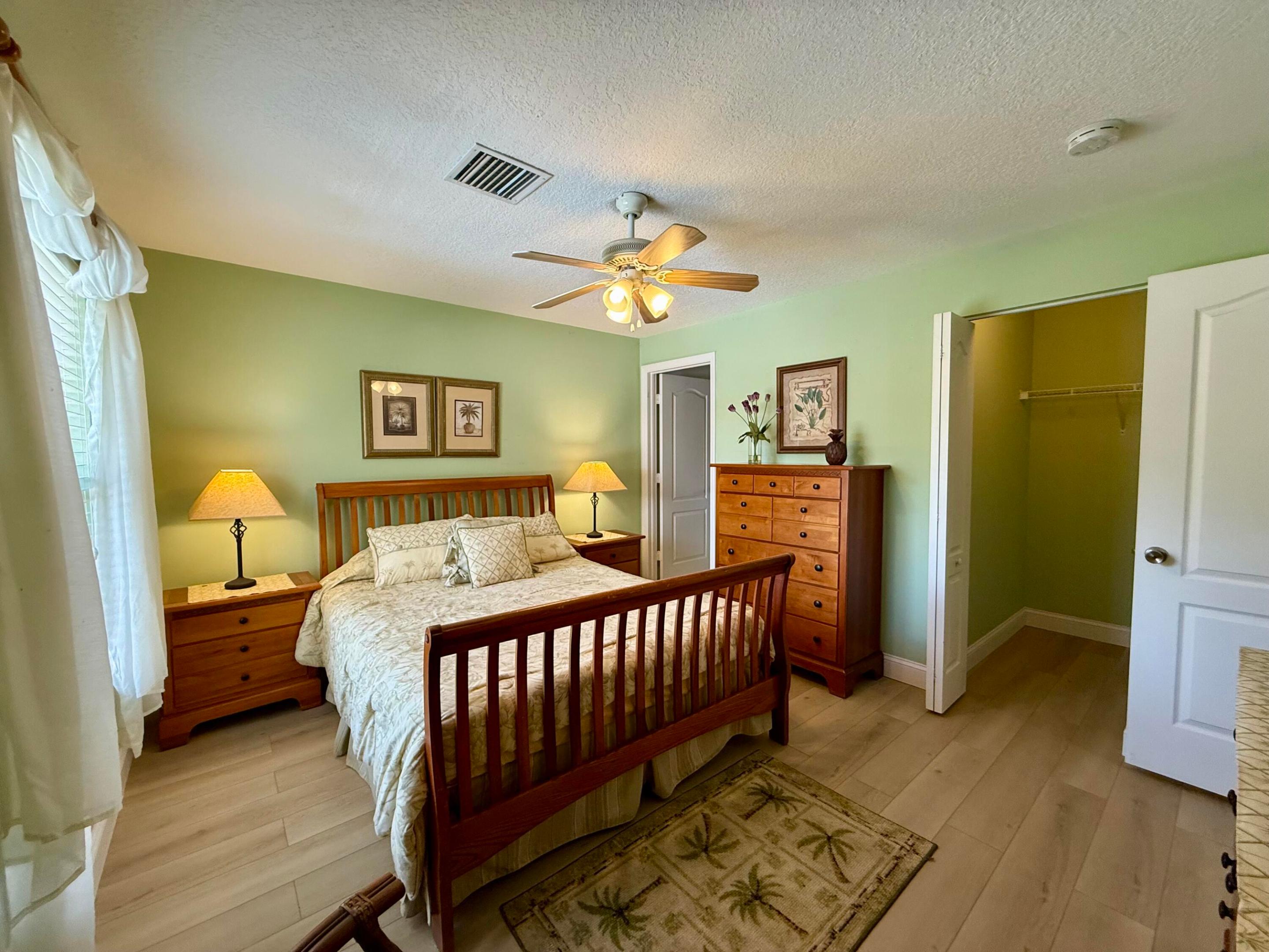 SEMINOLE ESTATES & TOWNHOMES - Residential