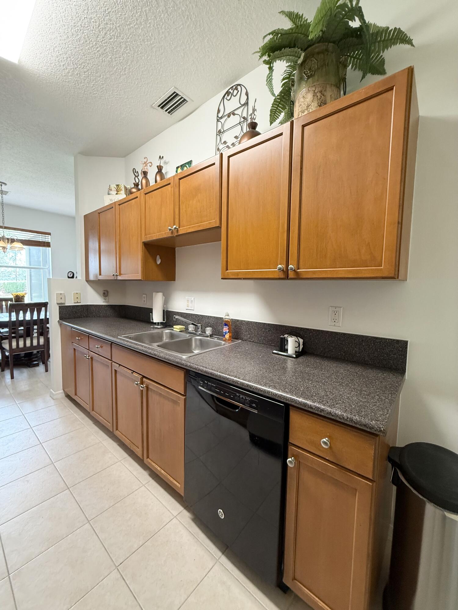 SEMINOLE ESTATES & TOWNHOMES - Residential