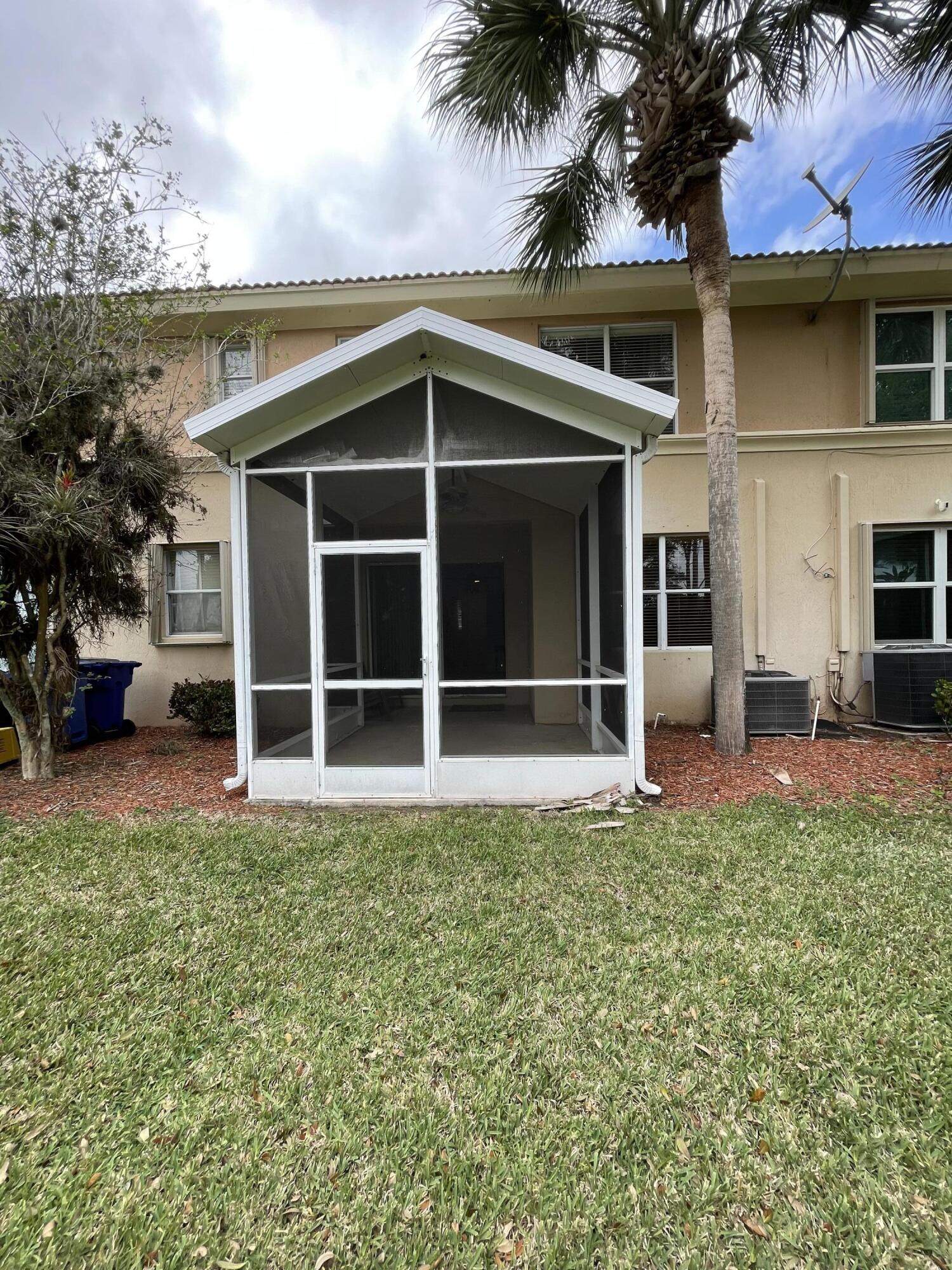 SEMINOLE ESTATES & TOWNHOMES - Residential