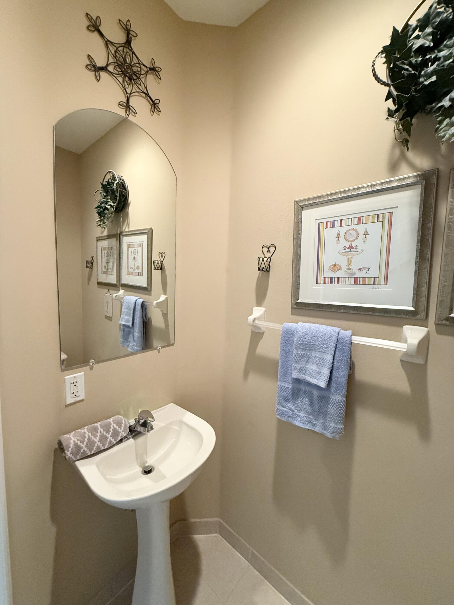 SEMINOLE ESTATES & TOWNHOMES - Residential