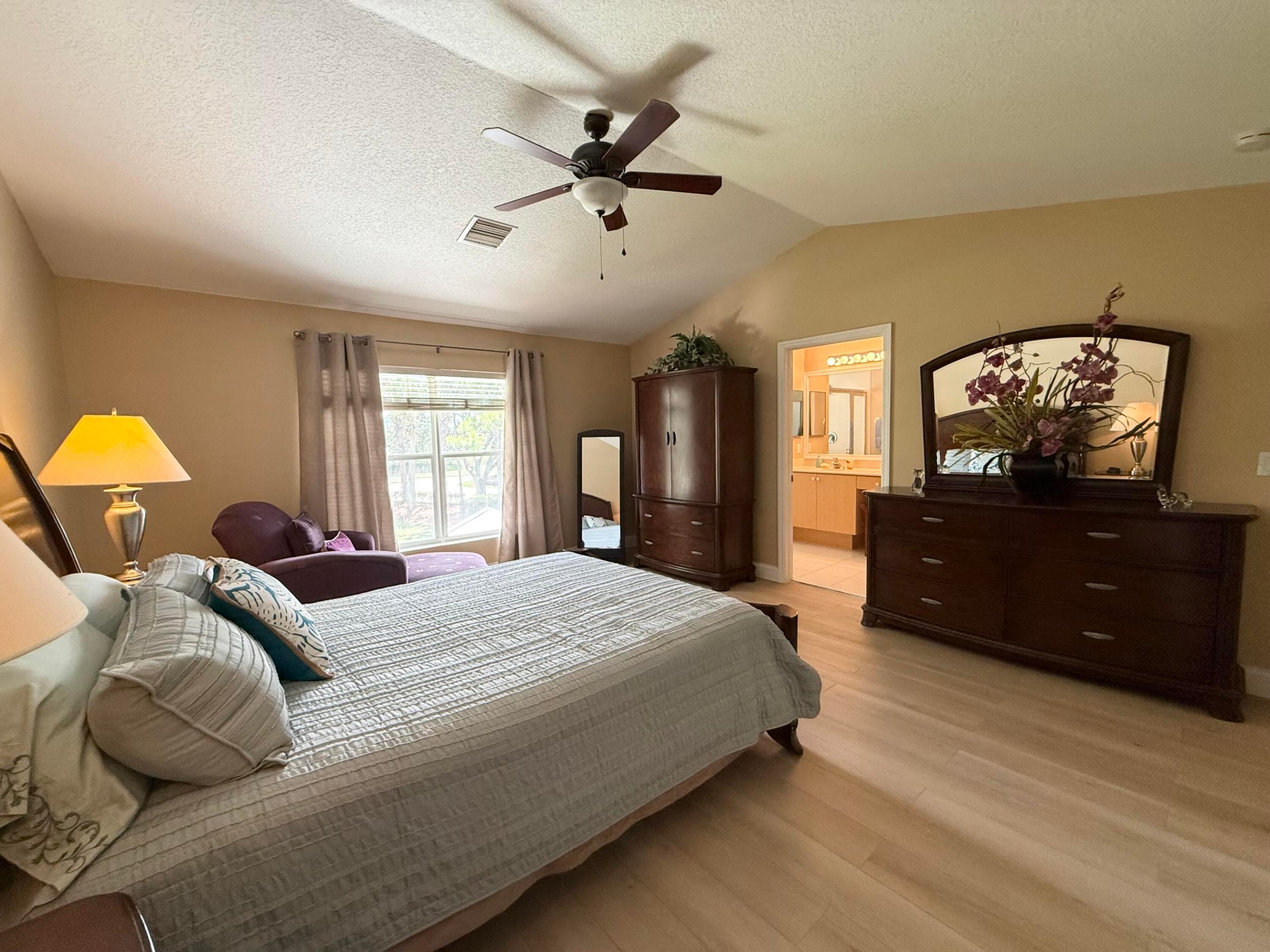 SEMINOLE ESTATES & TOWNHOMES - Residential