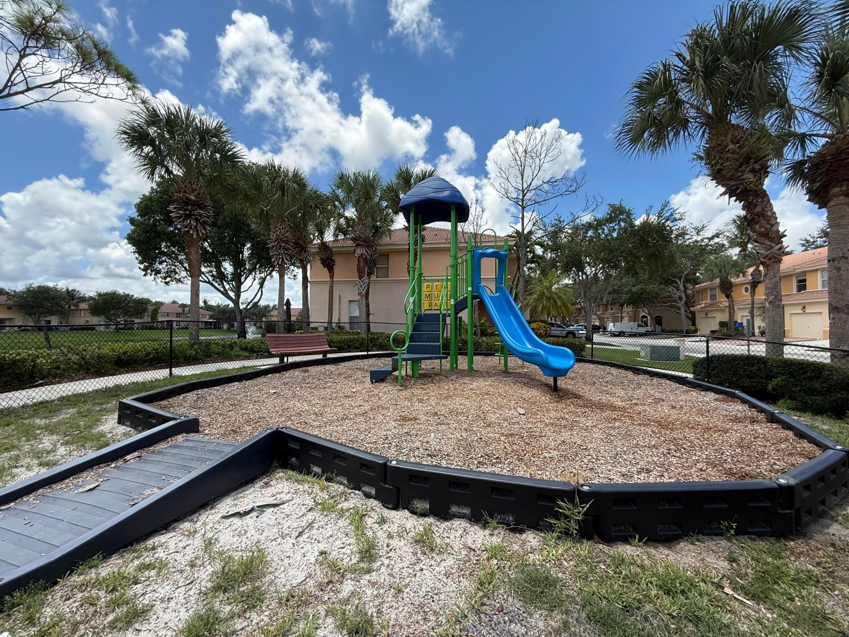 SEMINOLE ESTATES & TOWNHOMES - Residential