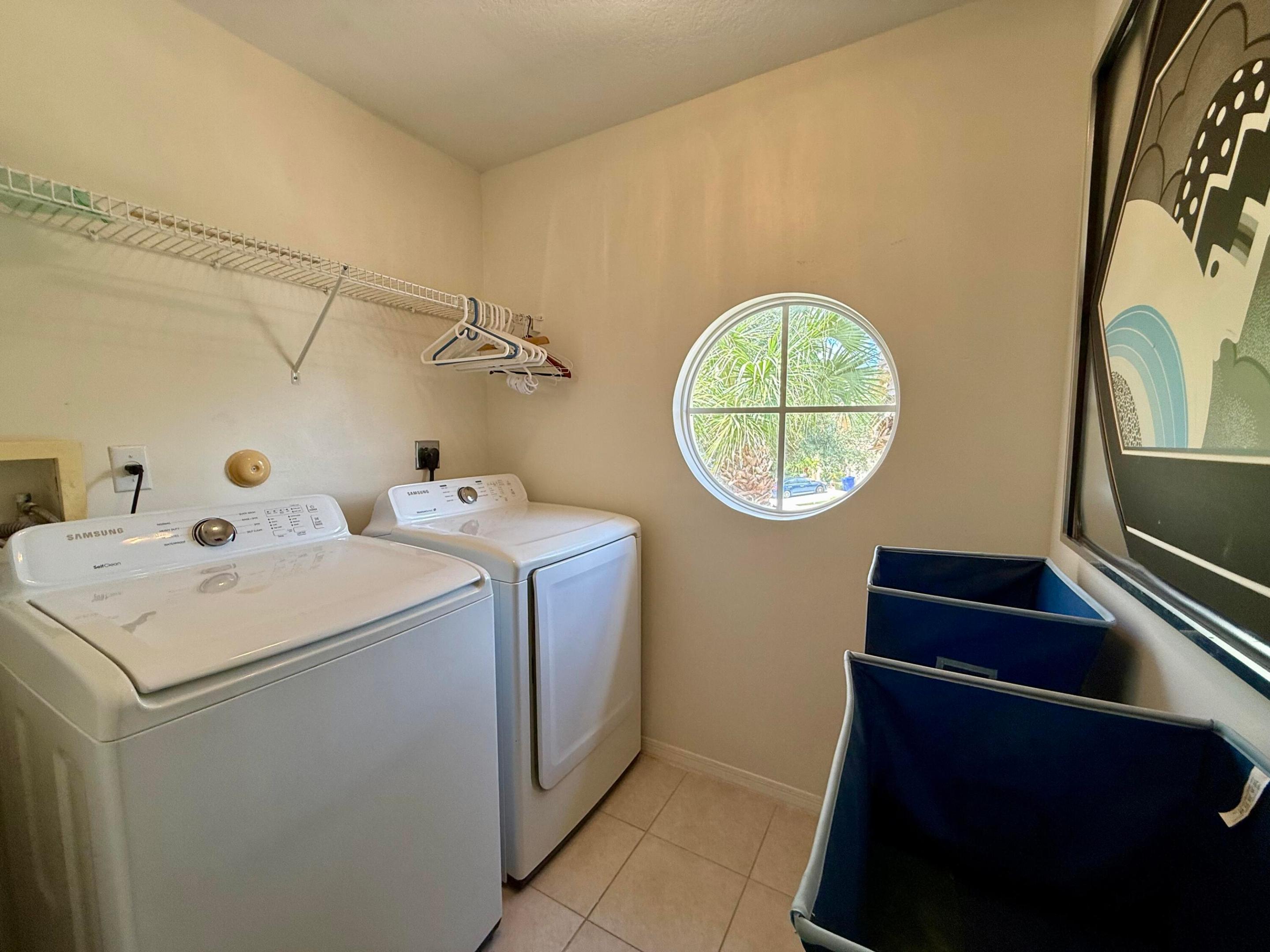 SEMINOLE ESTATES & TOWNHOMES - Residential