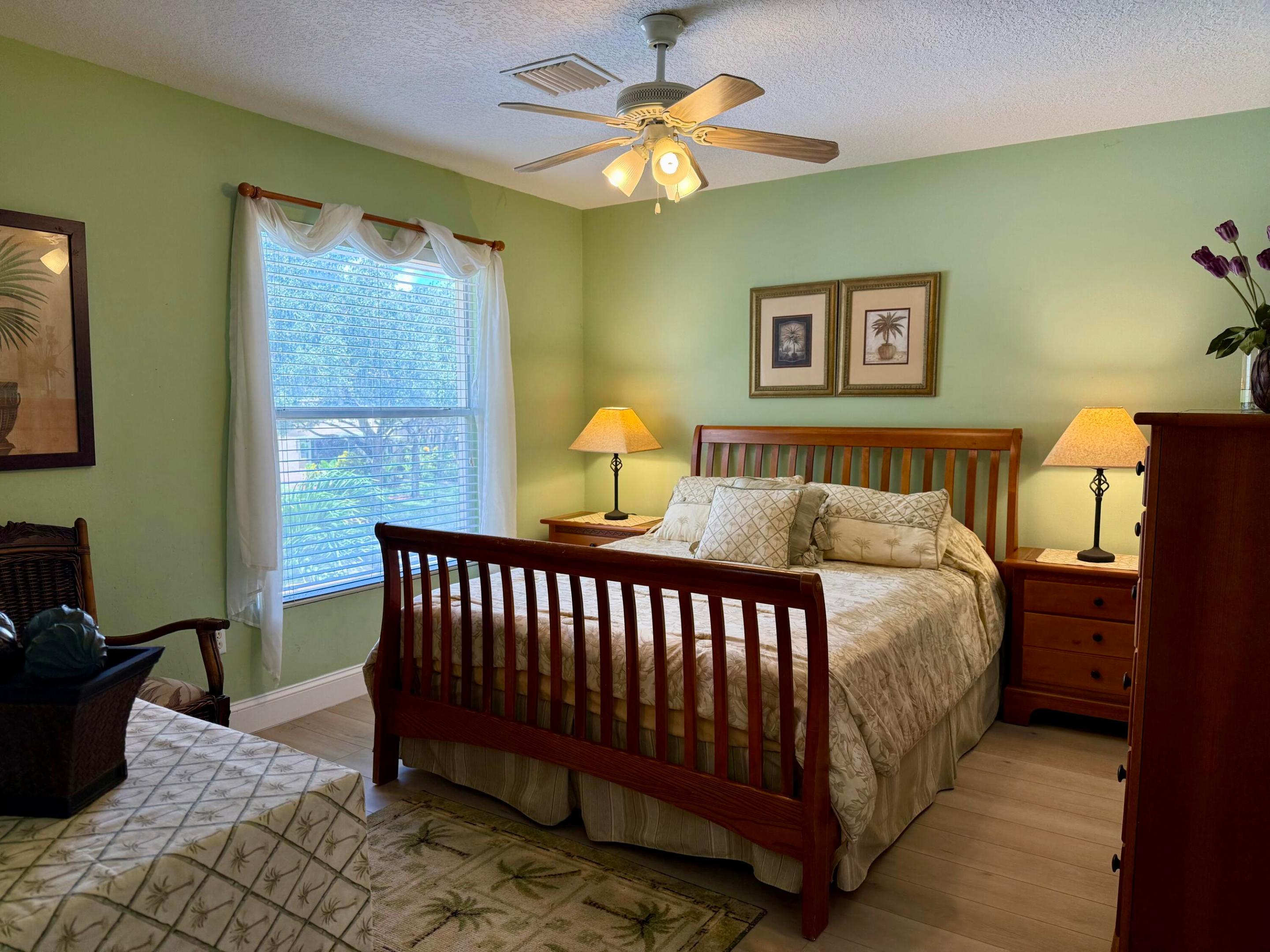 SEMINOLE ESTATES & TOWNHOMES - Residential