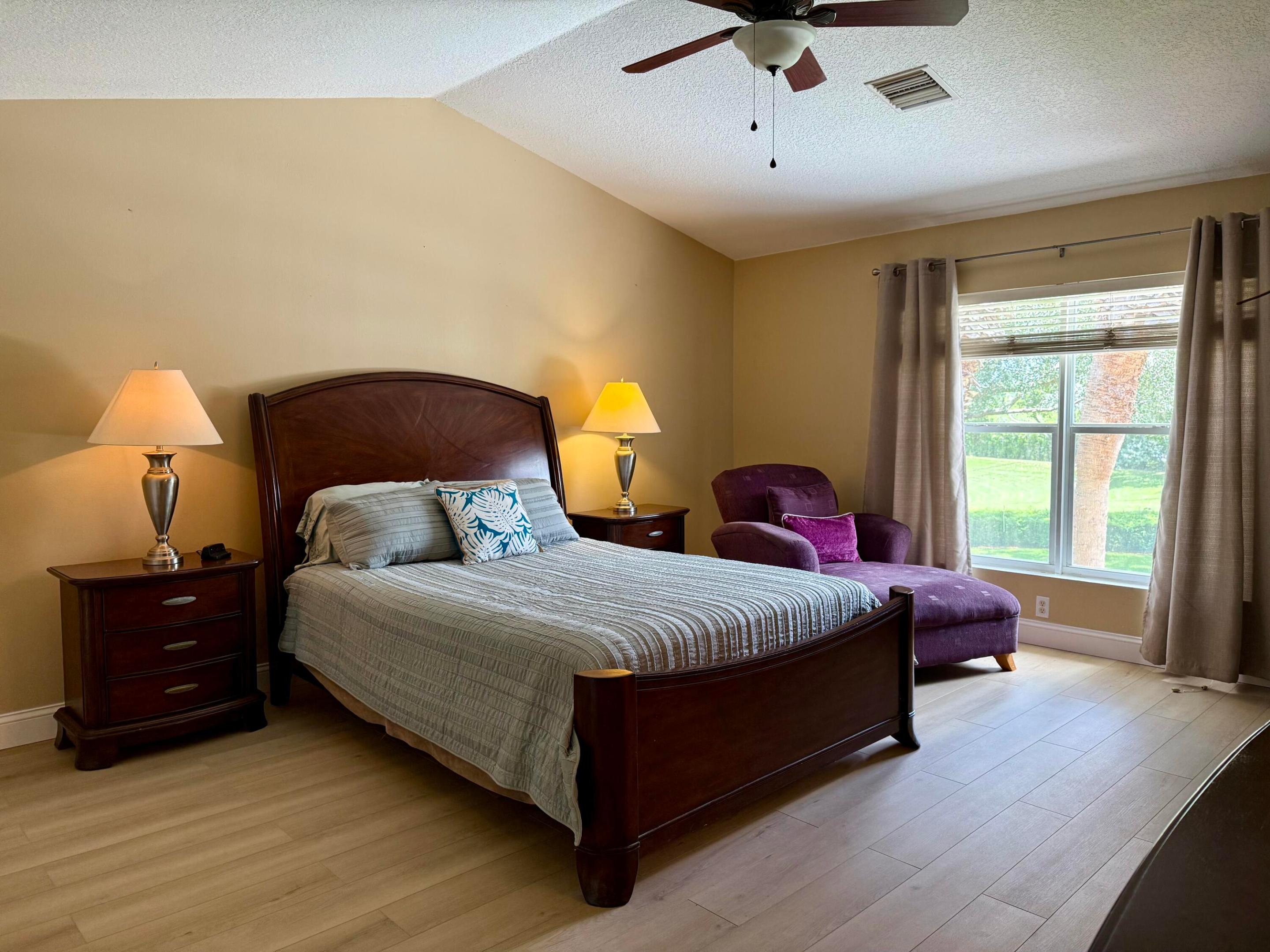 SEMINOLE ESTATES & TOWNHOMES - Residential