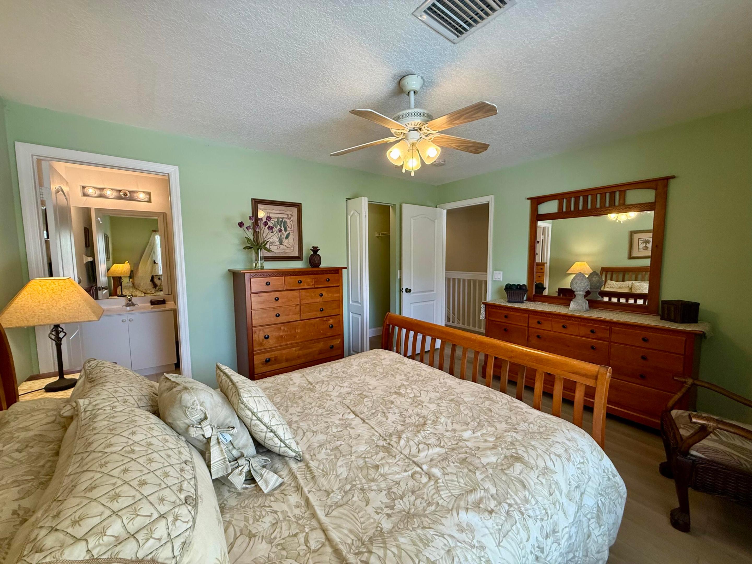 SEMINOLE ESTATES & TOWNHOMES - Residential