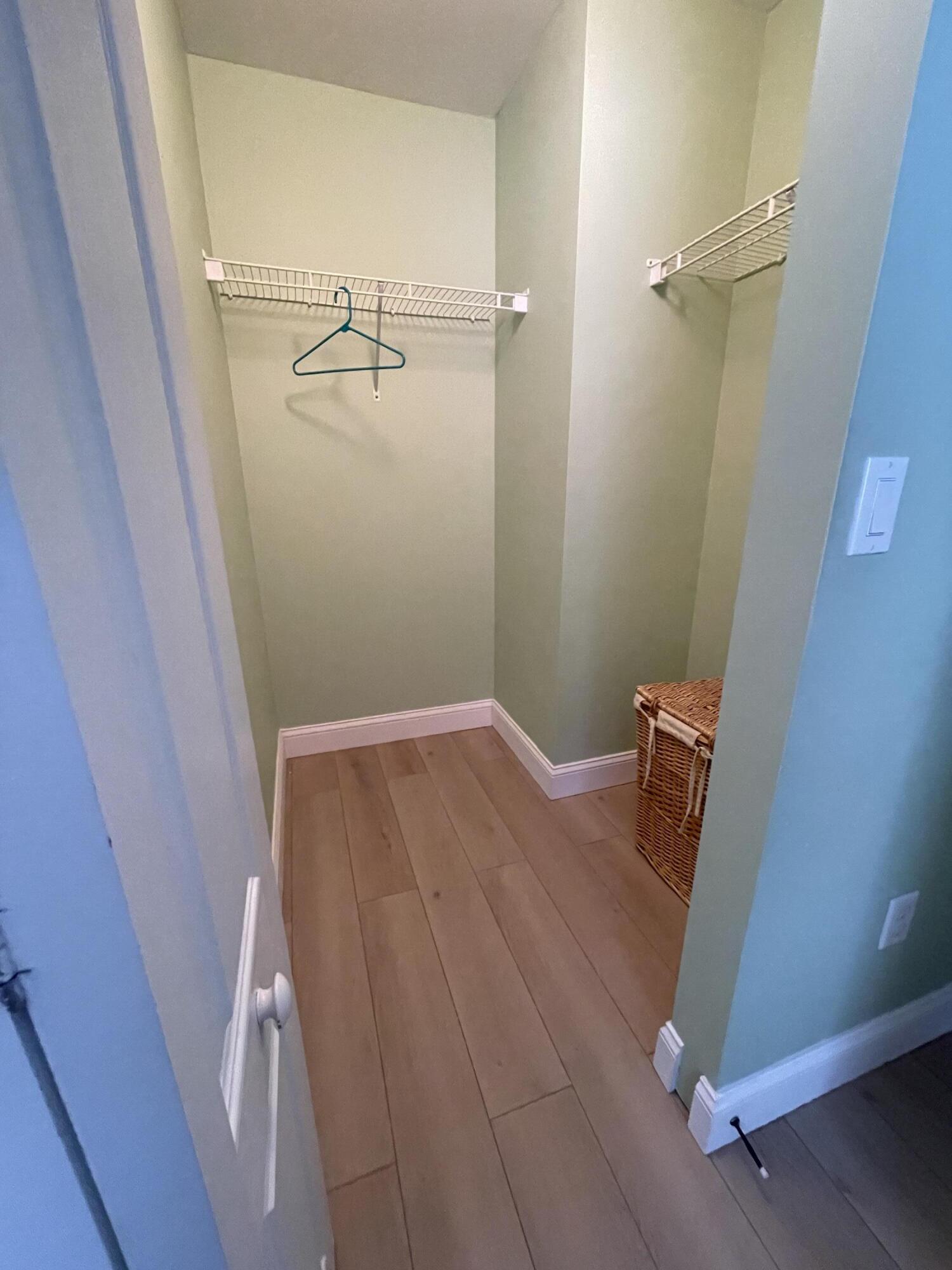 SEMINOLE ESTATES & TOWNHOMES - Residential