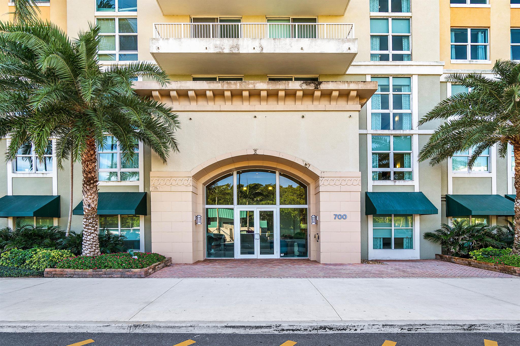 700 E Boynton Beach Boulevard 1507, Boynton Beach, FL, 33435/$364,995 2 700 E Boynton Beach Boulevard 1507