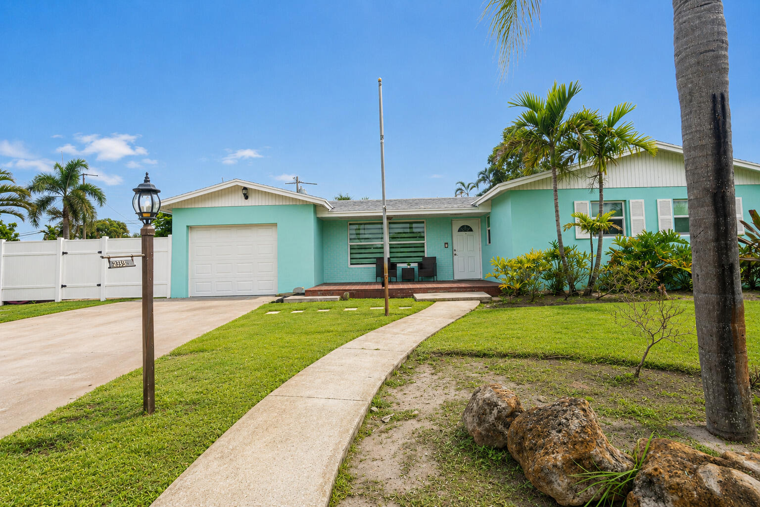 2395 Edgewater Drive
