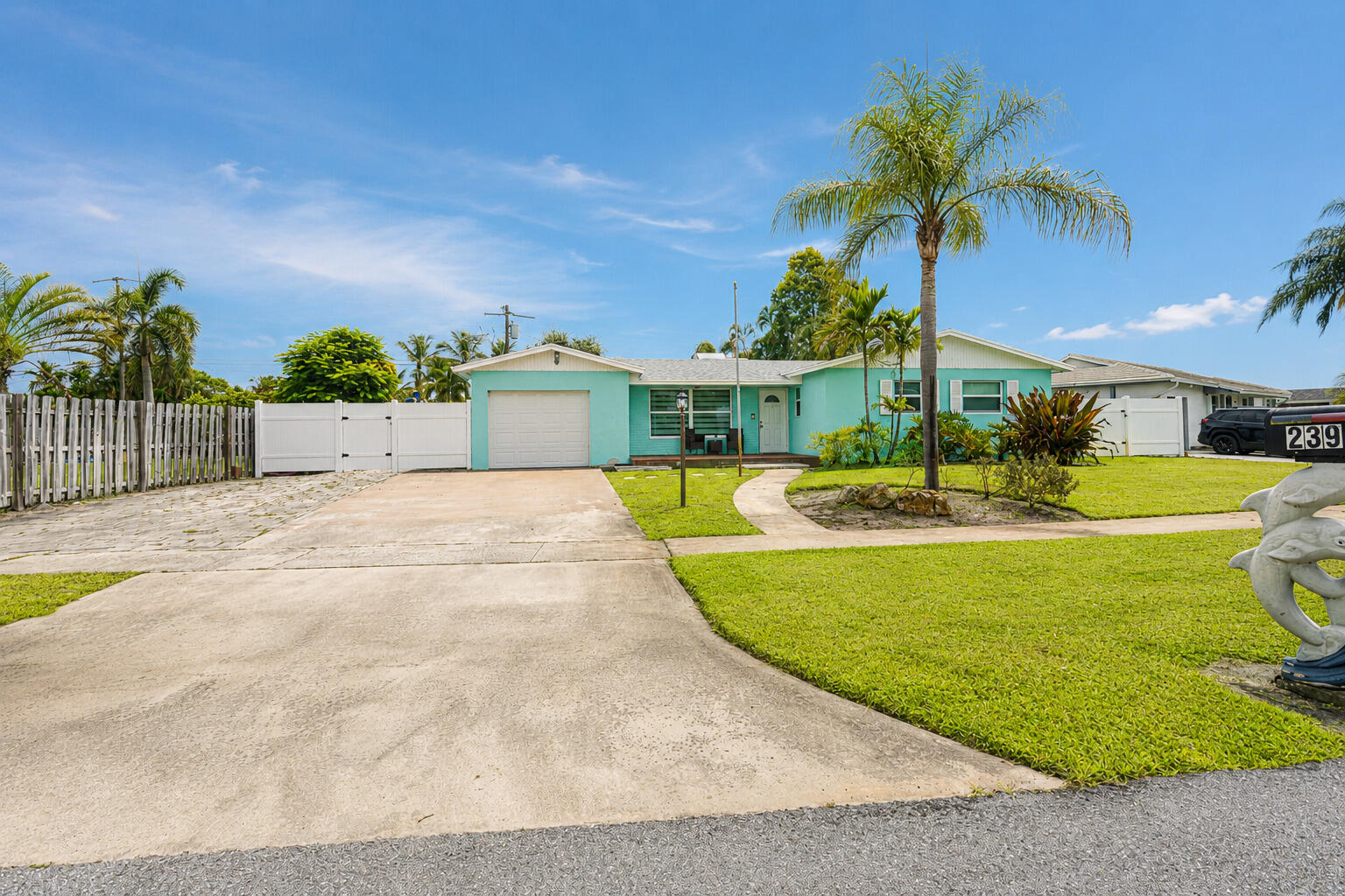 2395 Edgewater Drive