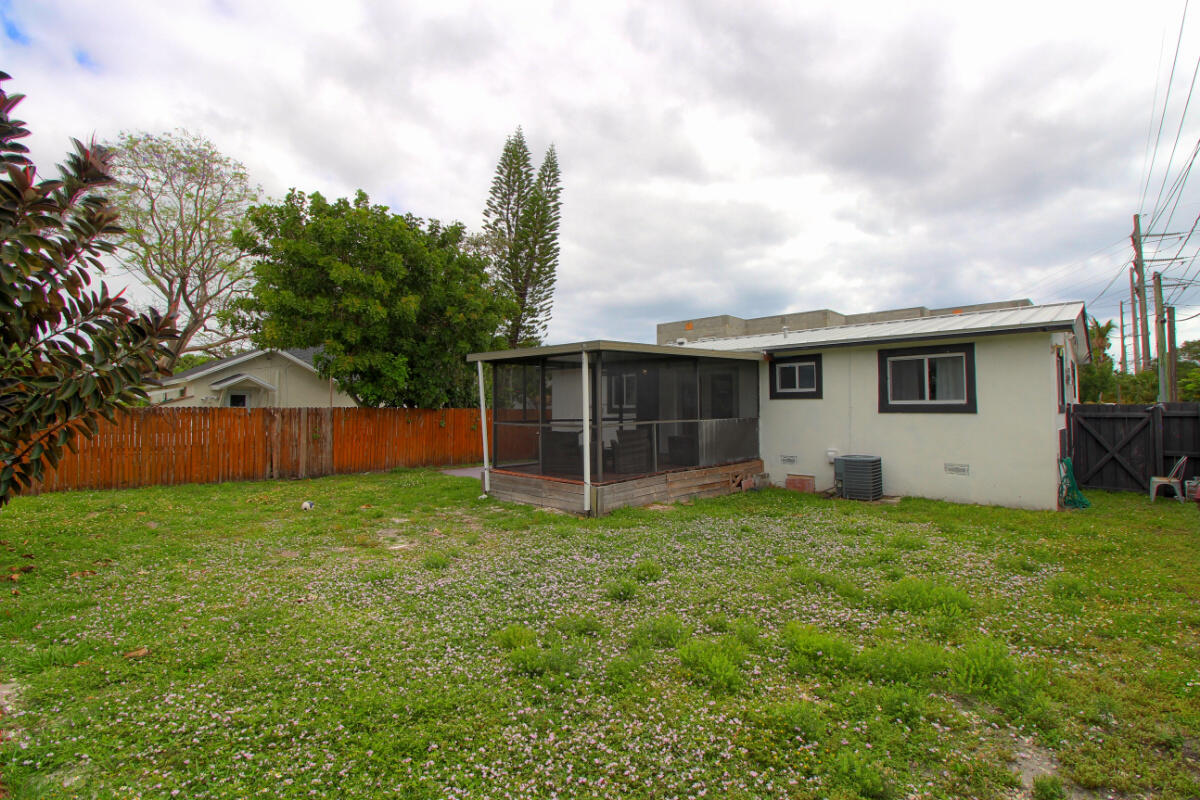 HOLLYWOOD PARK - Residential