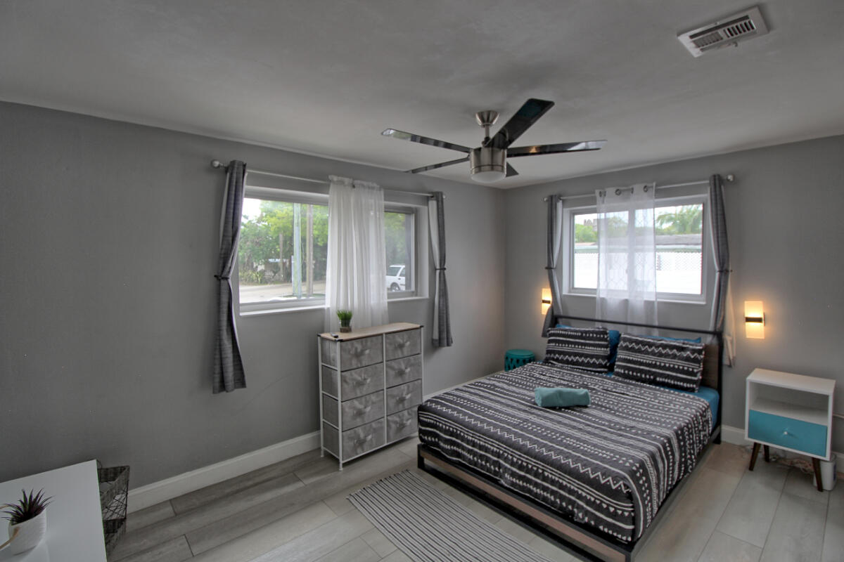 HOLLYWOOD PARK - Residential