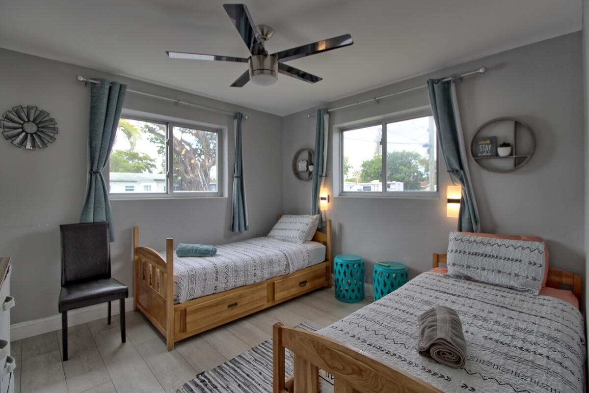 HOLLYWOOD PARK - Residential