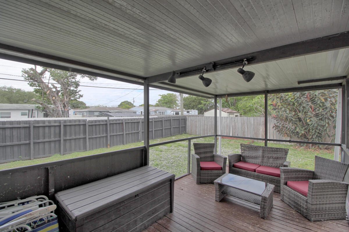 HOLLYWOOD PARK - Residential