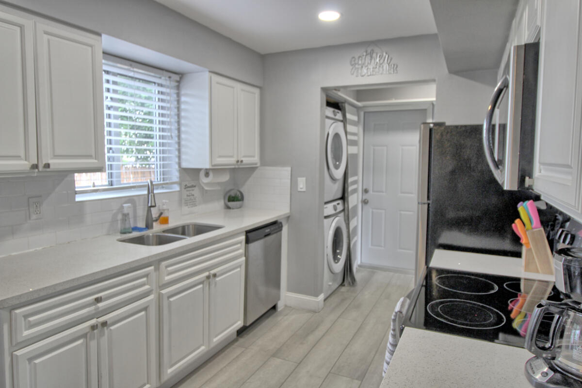 HOLLYWOOD PARK - Residential