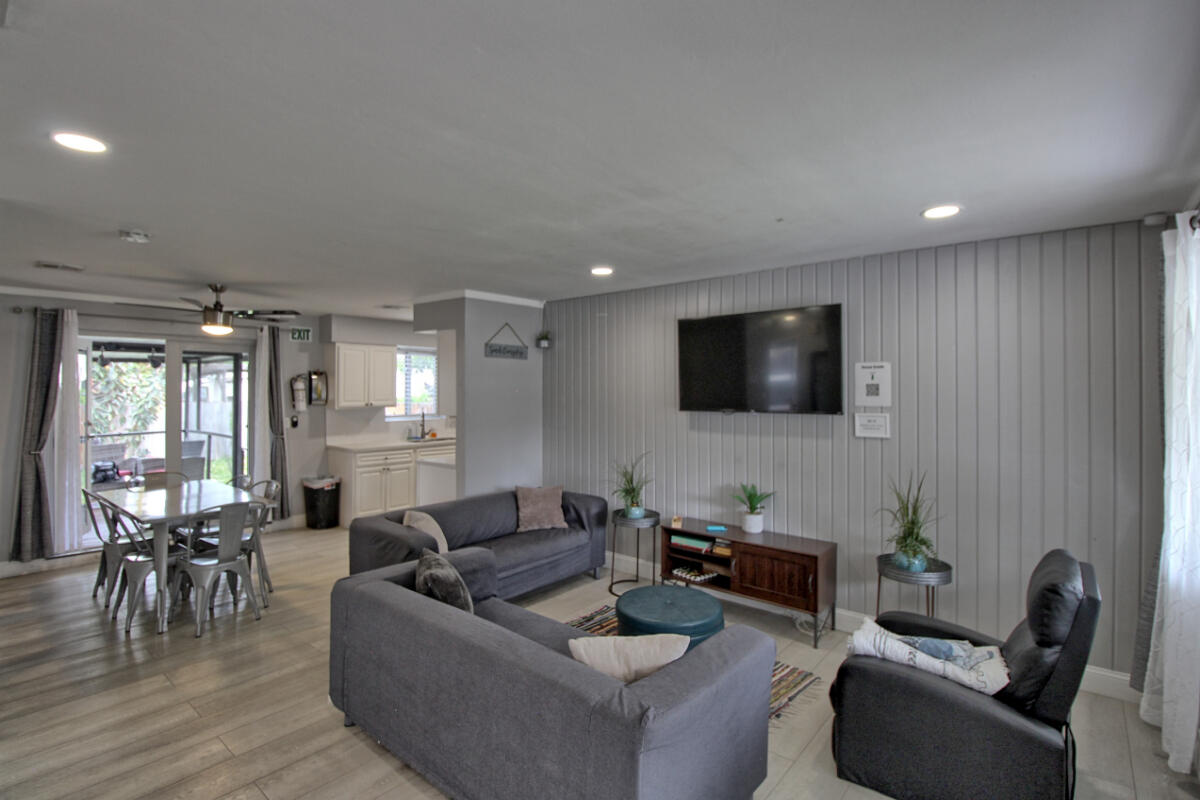 HOLLYWOOD PARK - Residential