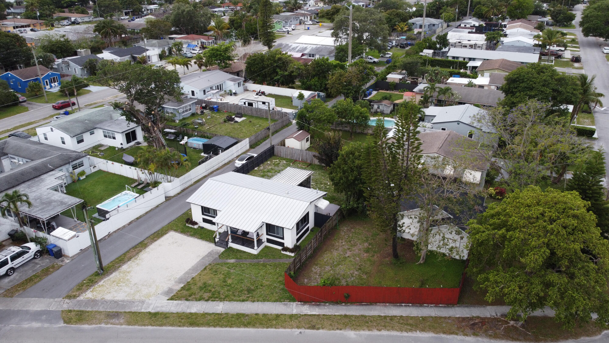 HOLLYWOOD PARK - Residential