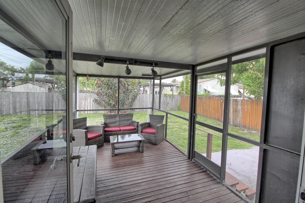 HOLLYWOOD PARK - Residential