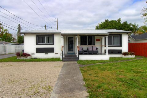 Photo of 1324 N 24th Avenue, Hollywood, FL 33020 (MLS # B26018074)