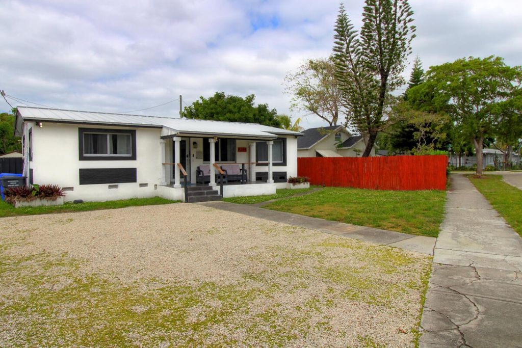 Photo of 1324 N 24th Avenue, Hollywood, FL 33020 (MLS # B26018074)