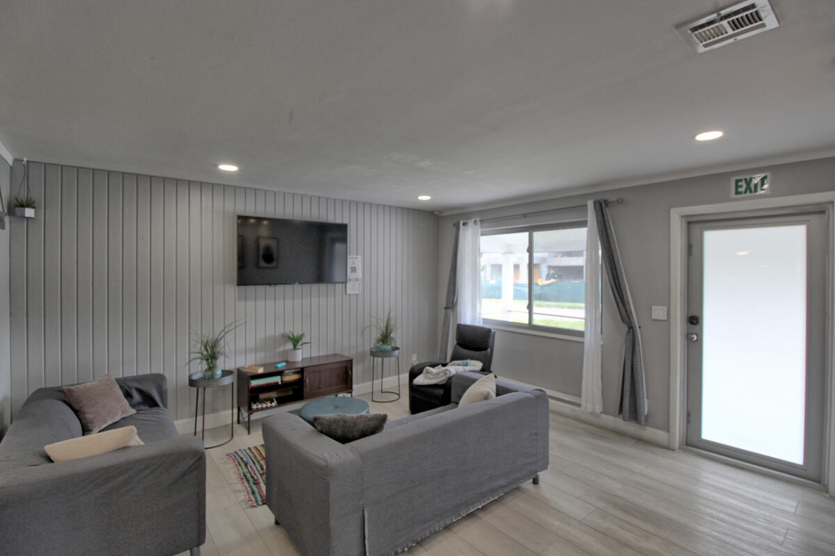 HOLLYWOOD PARK - Residential