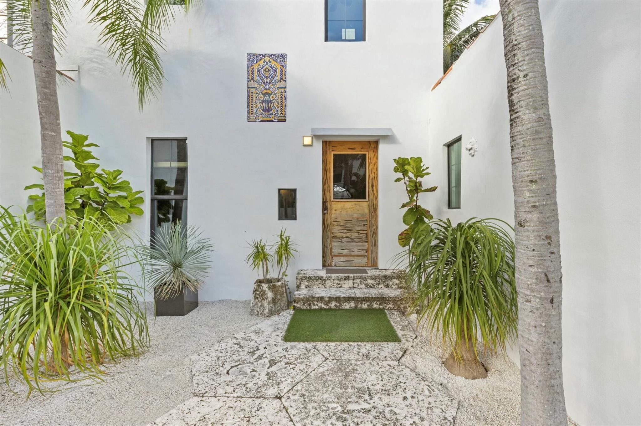 231 Lytton Court