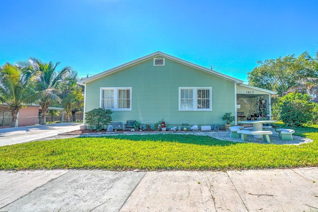 Photo of 1617 Crestwood Boulevard, Lake Worth Beach, FL 33460 (MLS # R10858984)