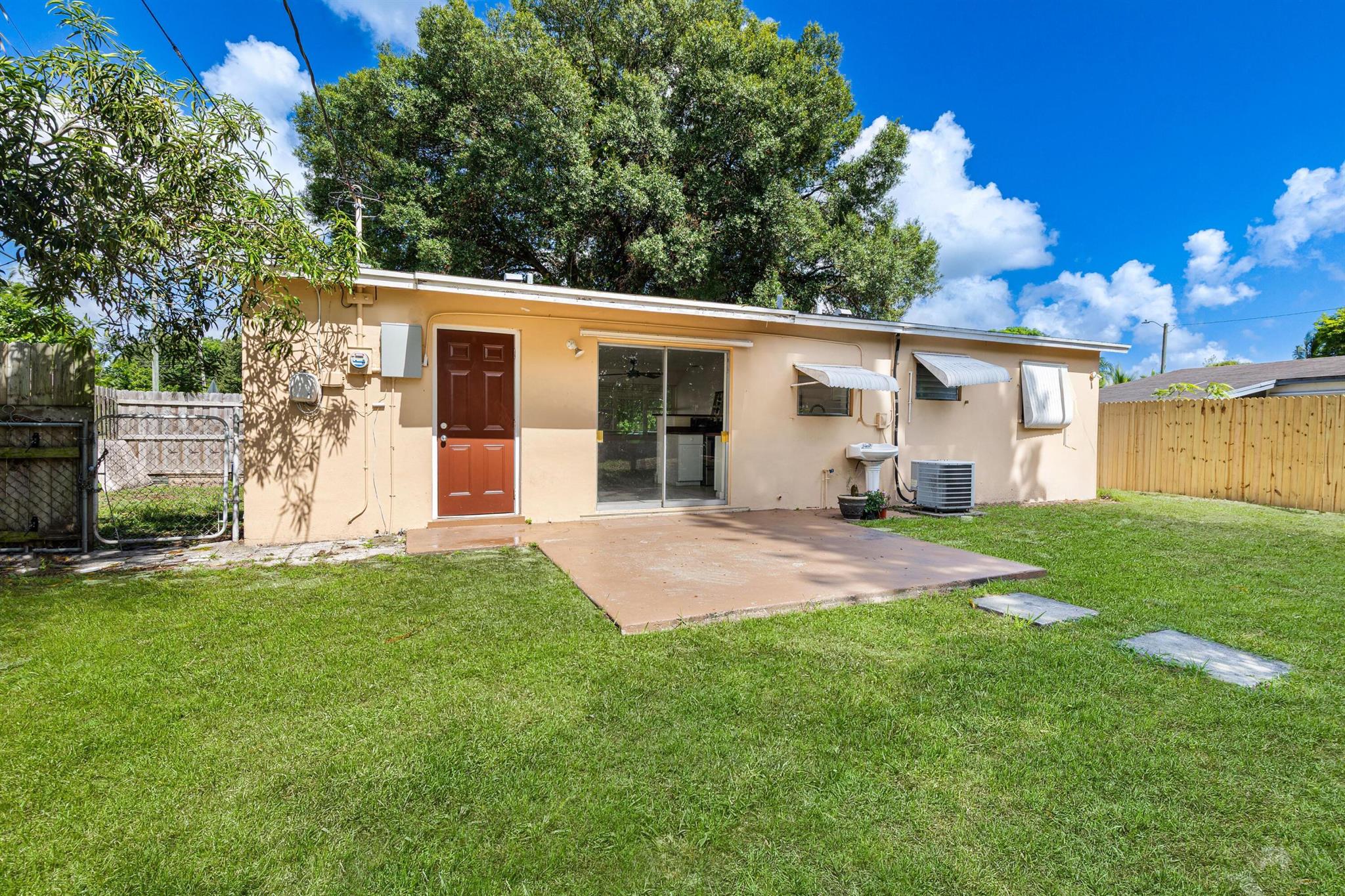 6111 NW 43rd Avenue