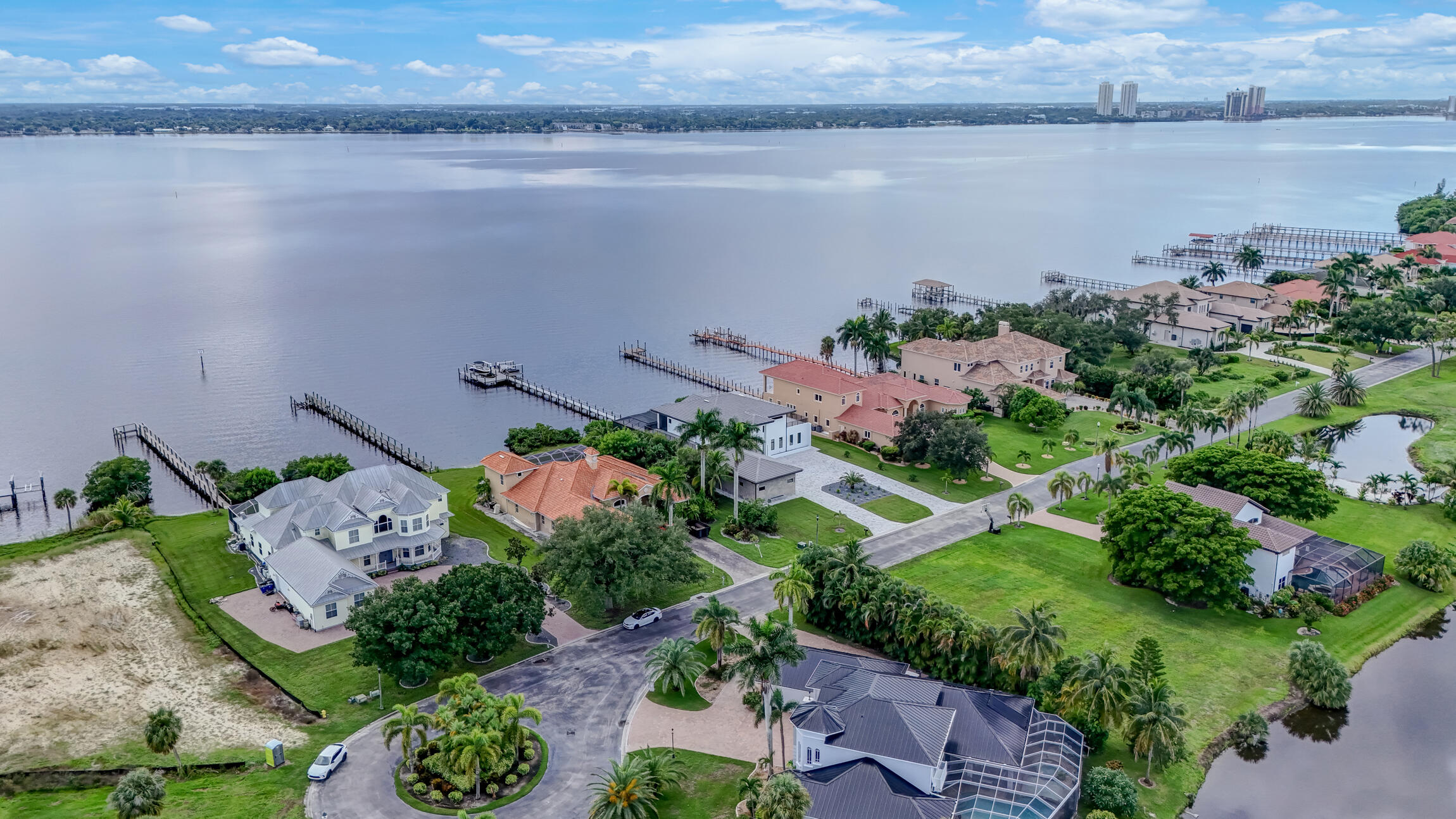 RIVERWATCH - Residential