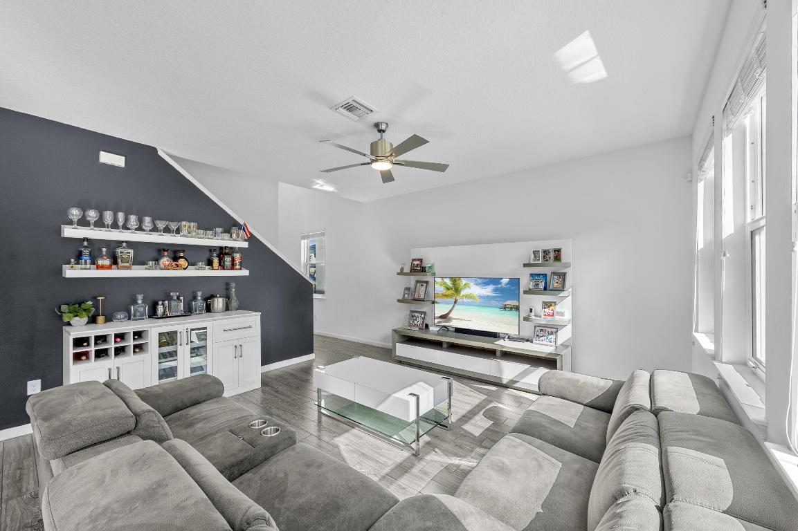 1817 Lake Cove Drive