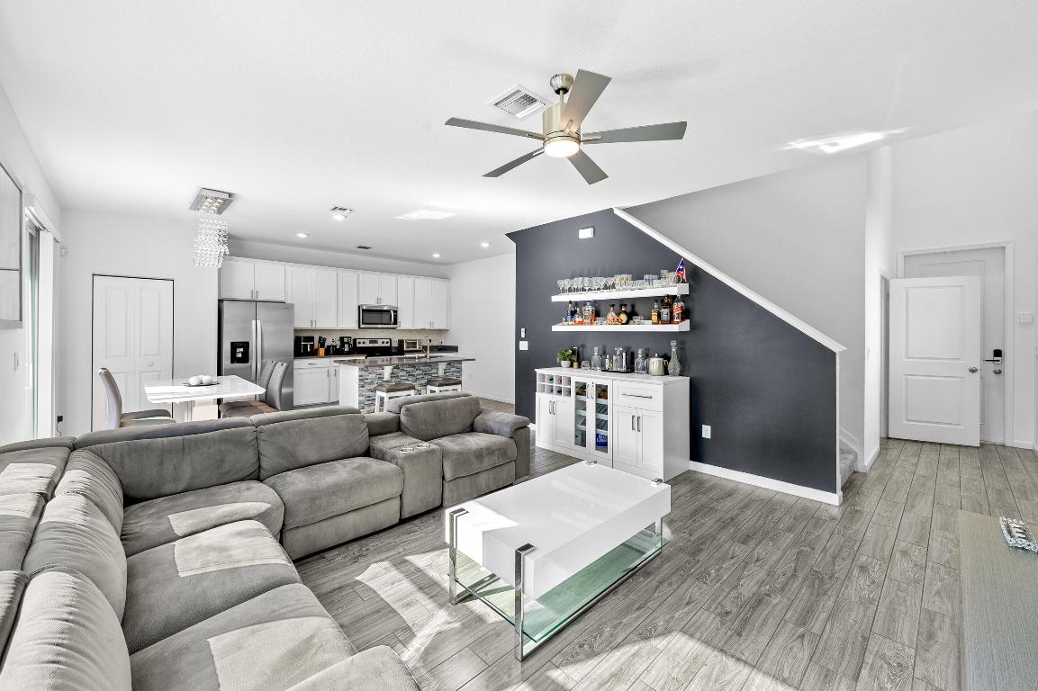 1817 Lake Cove Drive