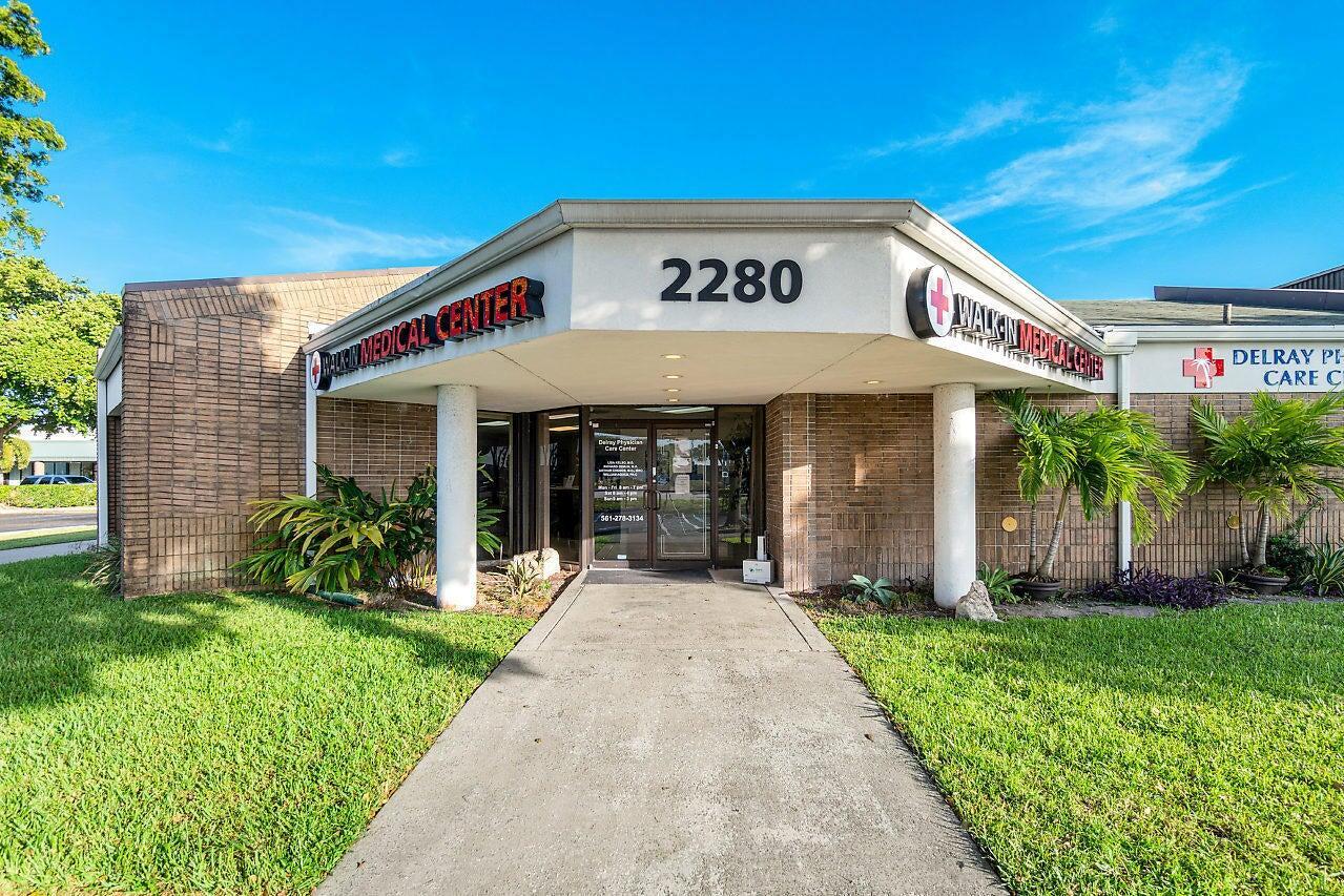 This property has a popular racetrack style medical office set up. 5 private exam rooms, with 3 bays for procedures & Suturing, Lab set up, with Xray room, and Kitchen for staff. Office also offers 5 bathrooms, front office with separate bus. /Manager space. Private doctors office in rear with private bath/ back door entrance. New roof.