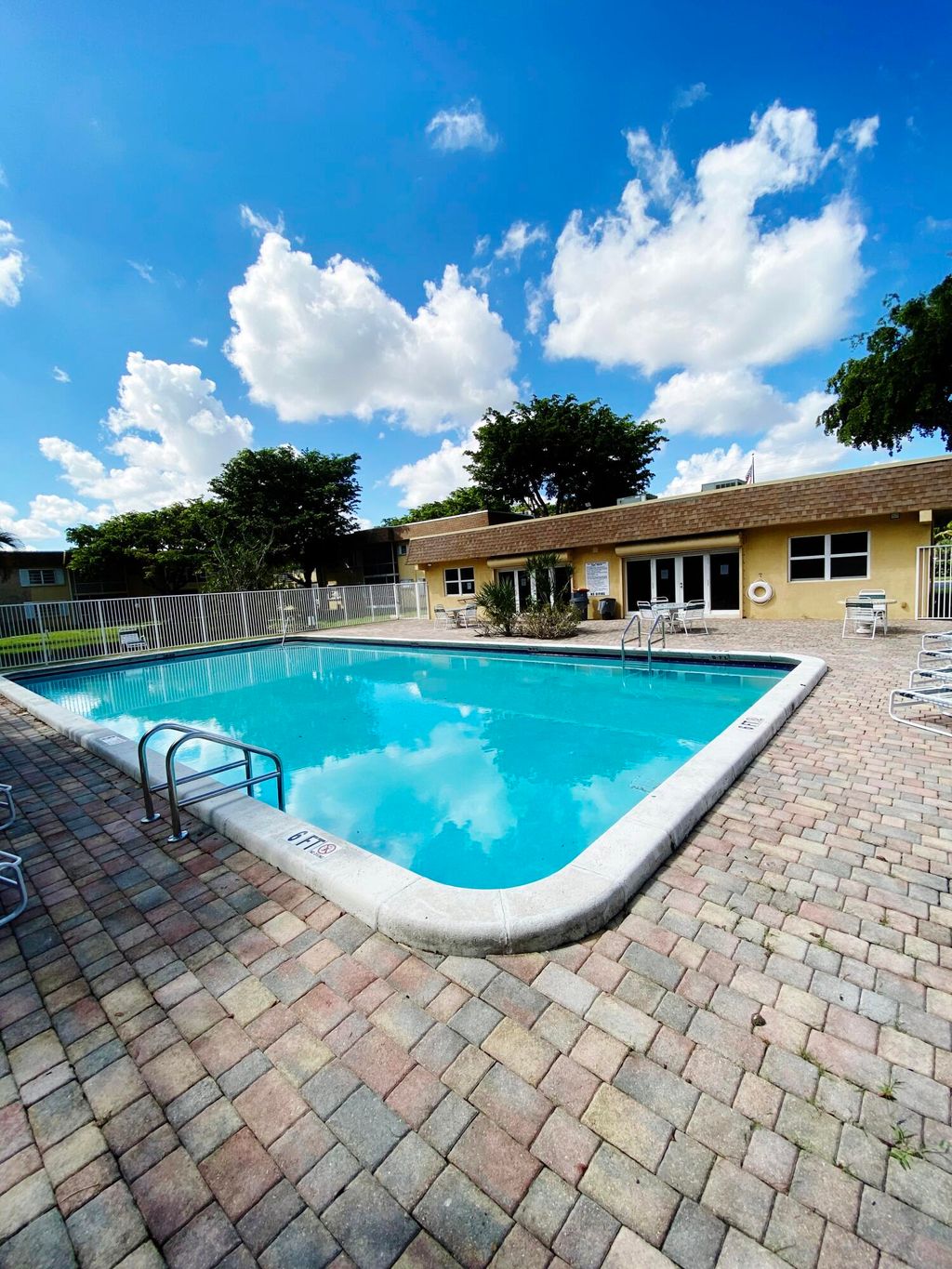 Photo of 5170 SW 40th Avenue #4e, Dania Beach, FL 33314 (MLS # B26021821)