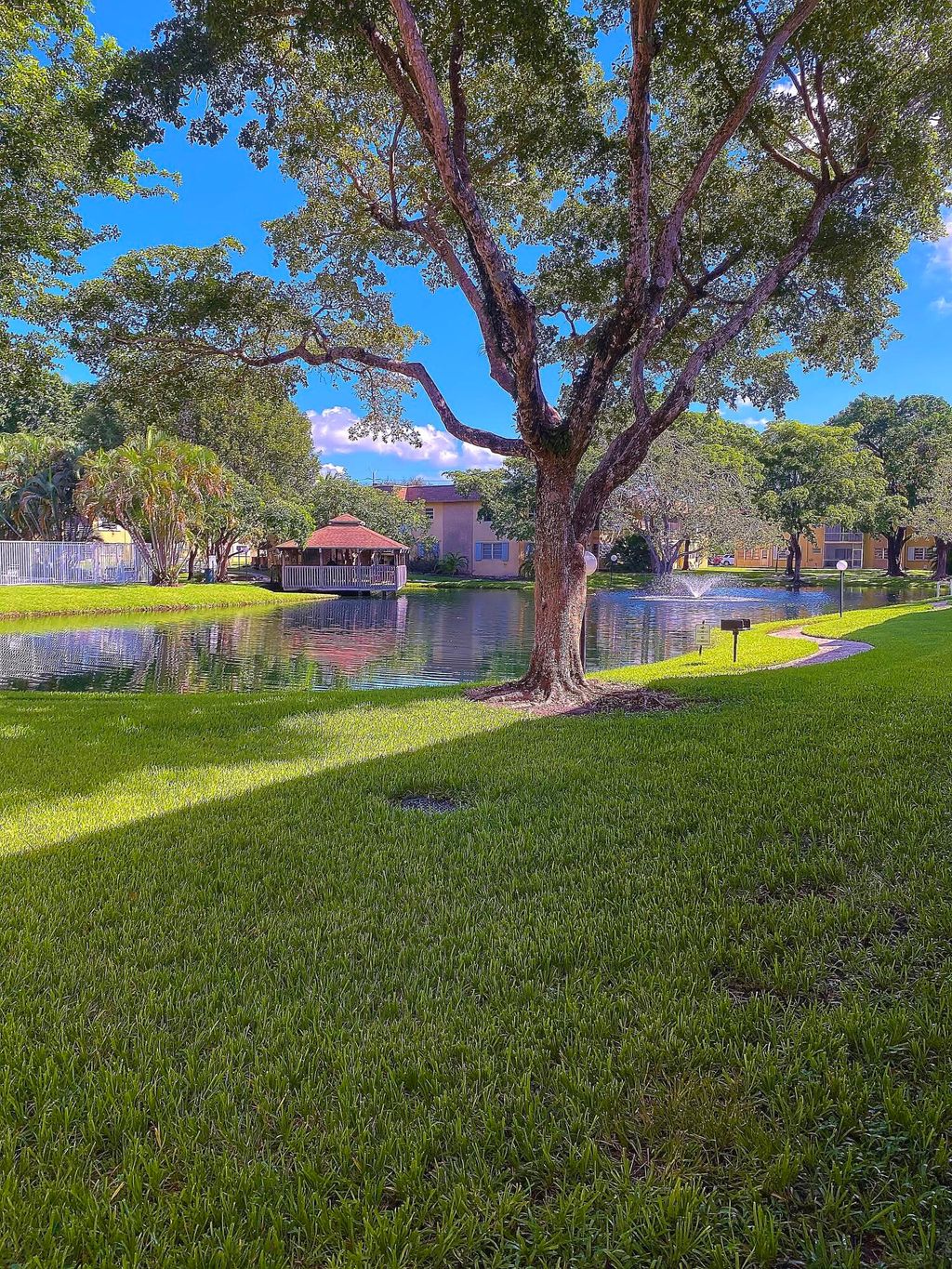 Photo of 5170 SW 40th Avenue #4e, Dania Beach, FL 33314 (MLS # B26021821)