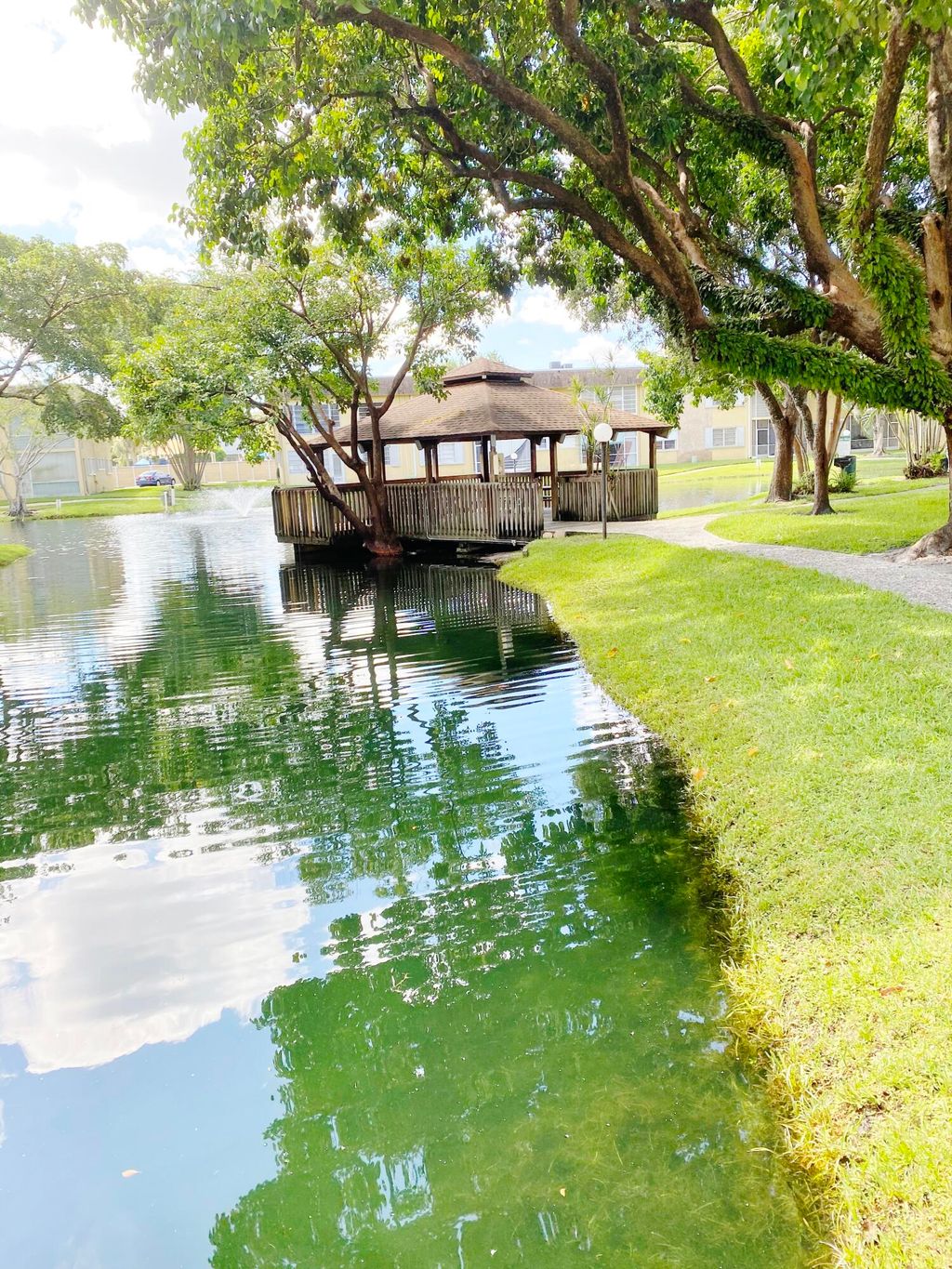 Photo of 5170 SW 40th Avenue #4e, Dania Beach, FL 33314 (MLS # B26021821)