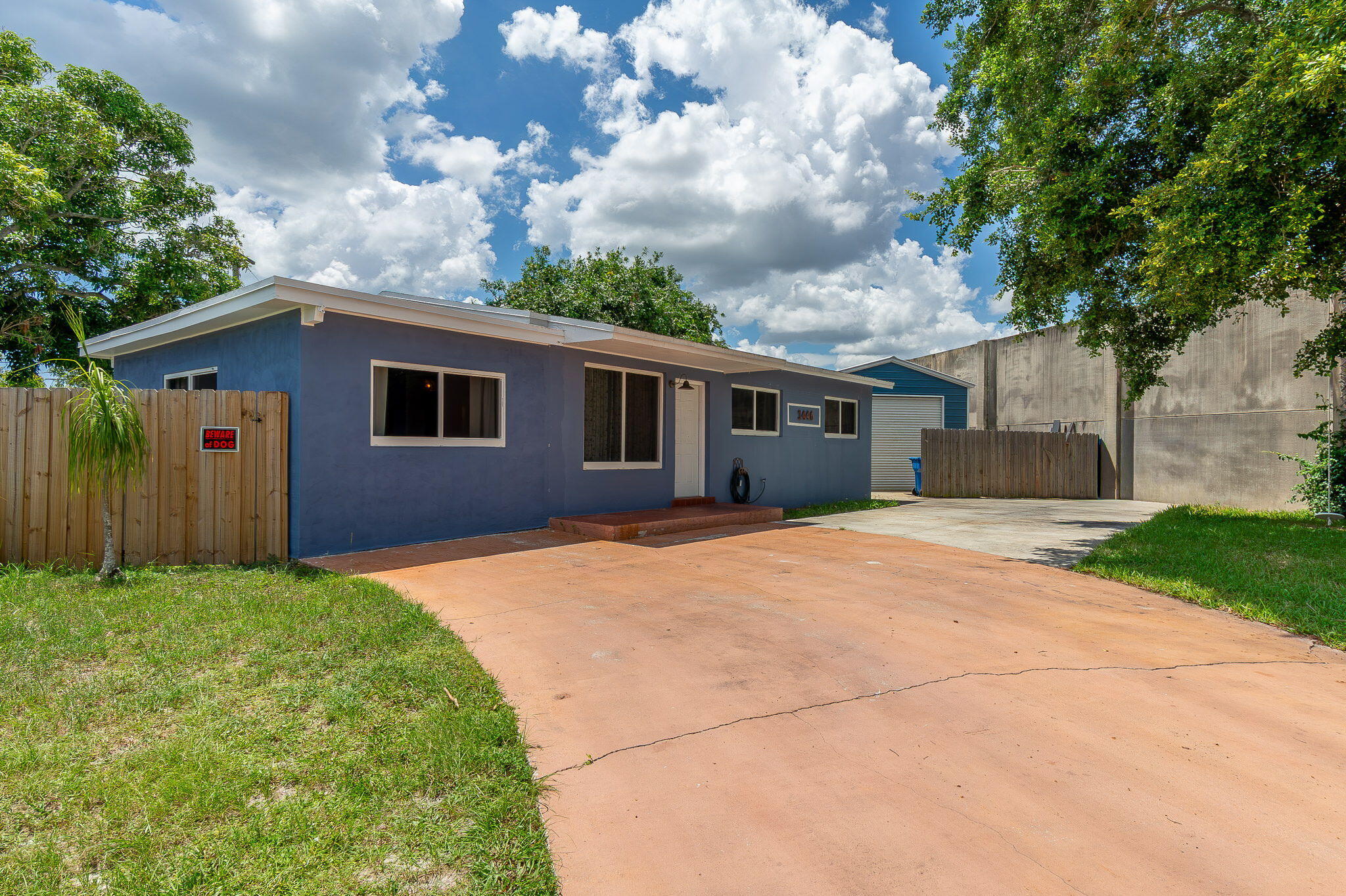 1446 W DREW Street