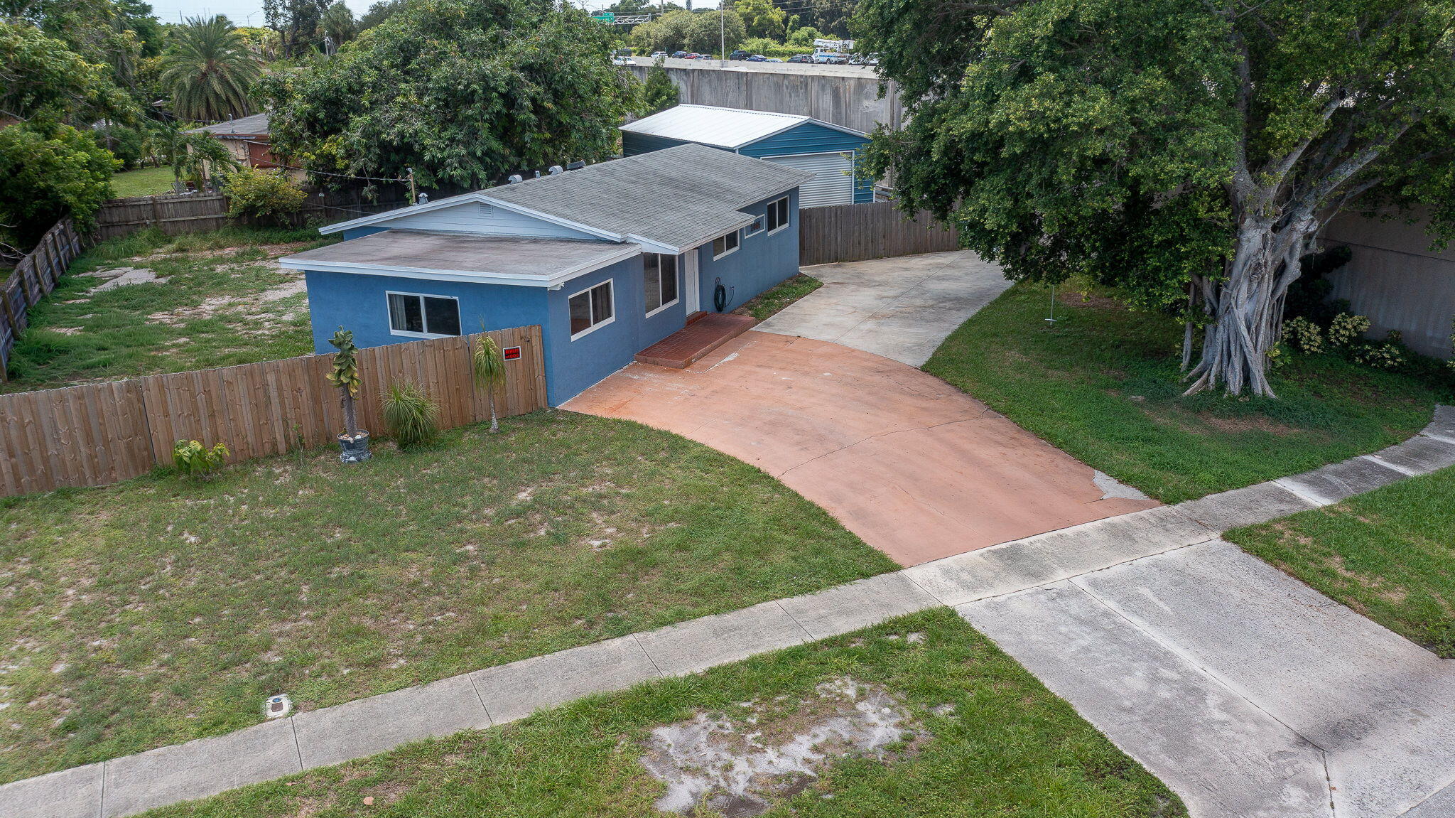1446 W DREW Street