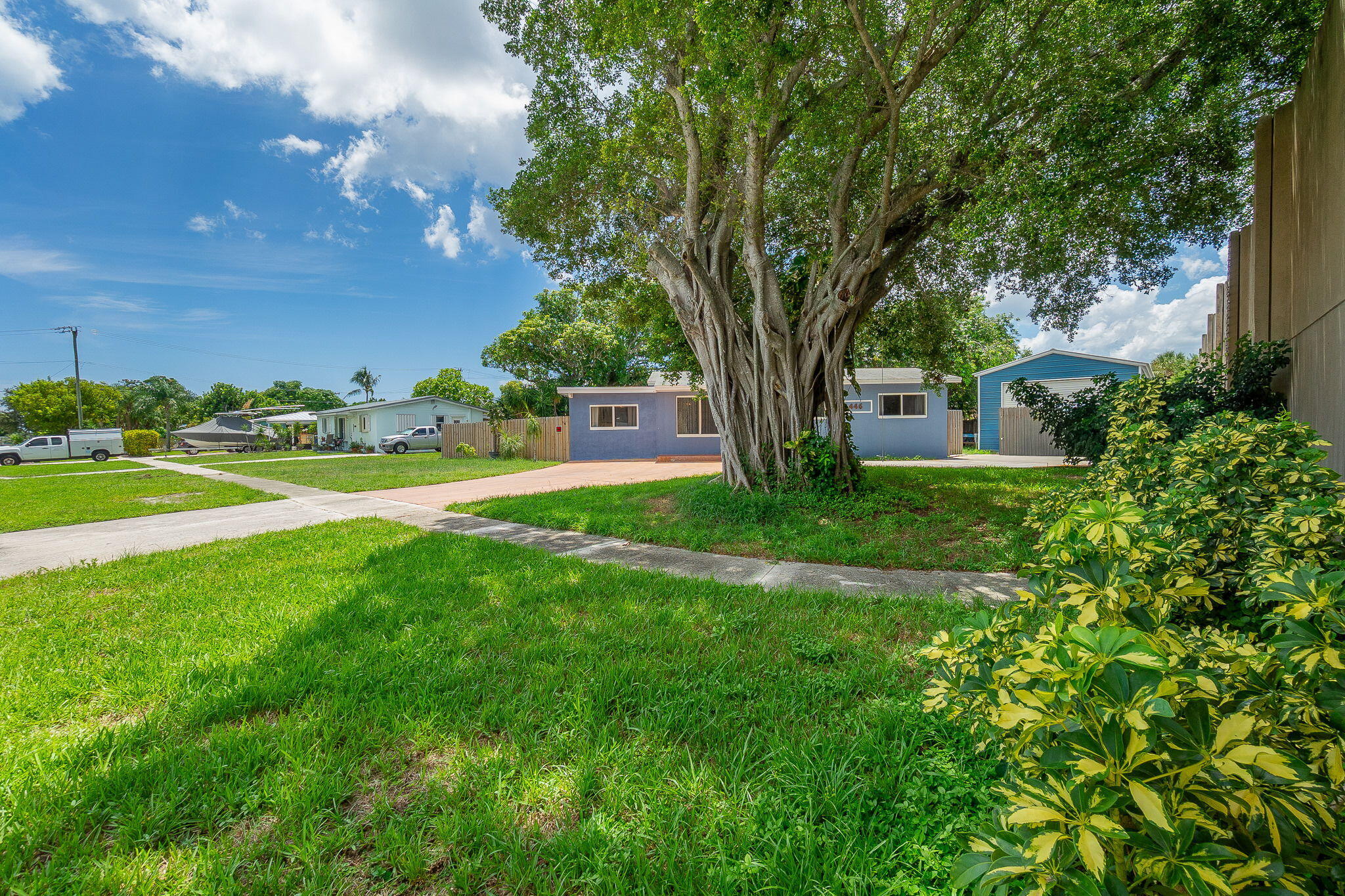 1446 W DREW Street