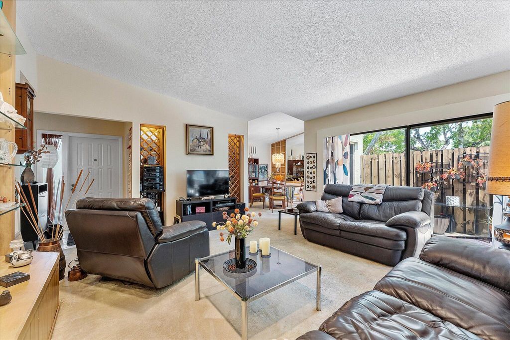 Photo of 11 Meadows Drive, Boynton Beach, FL 33436 (MLS # R11151384)