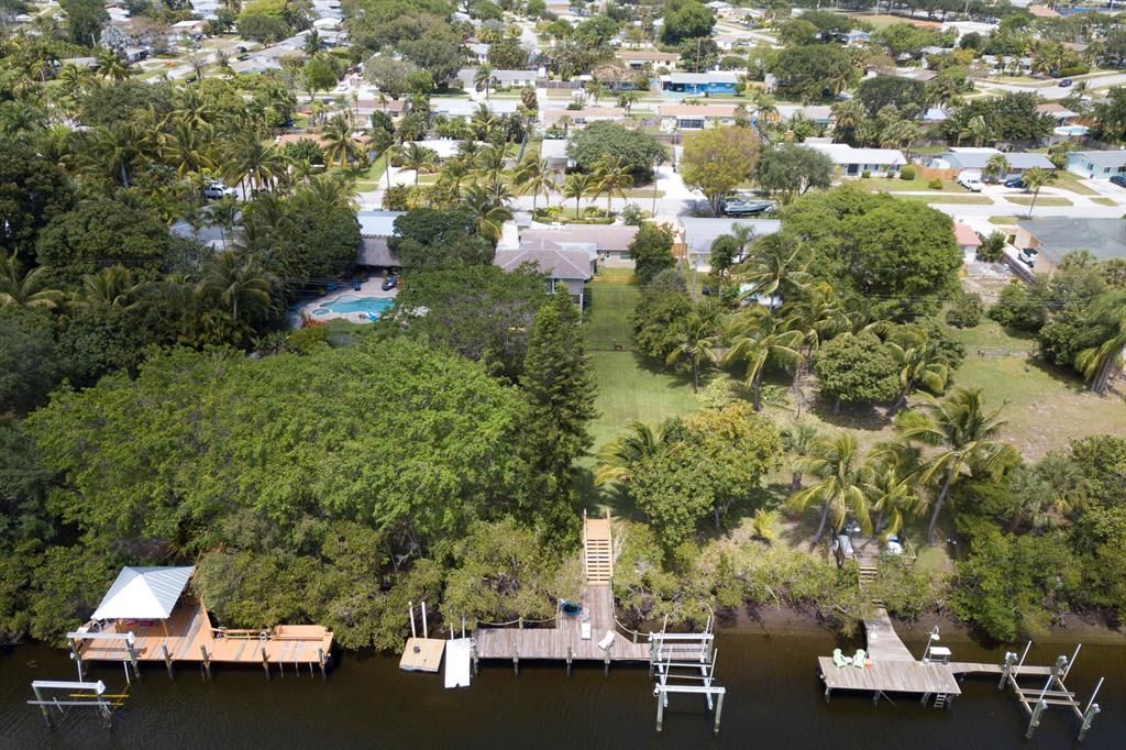 Photo of 925 Laurel Road, North Palm Beach, FL 33408 (MLS # R10824675)