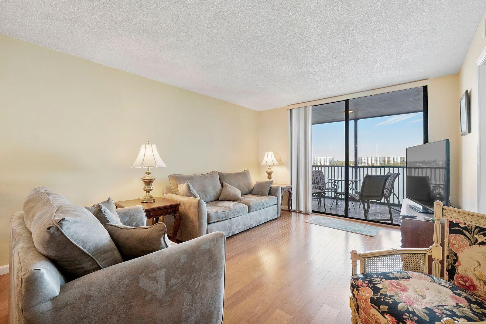 LAKE EMERALD CONDOMINIUM NO SIX - Residential