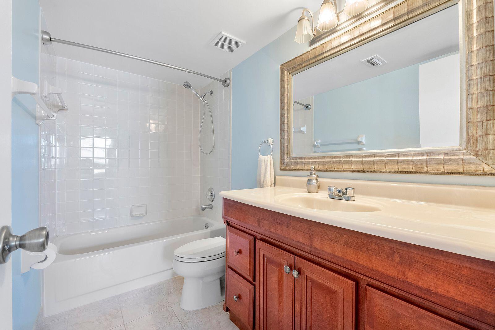 LAKE EMERALD CONDOMINIUM NO SIX - Residential