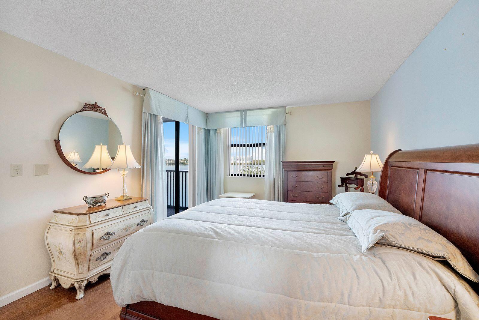 LAKE EMERALD CONDOMINIUM NO SIX - Residential