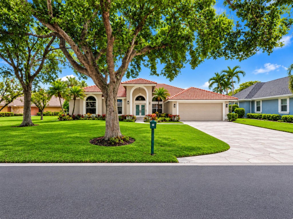 Photo of 2 Old Fence Road, Palm Beach Gardens, FL 33418 (MLS # B26029706)