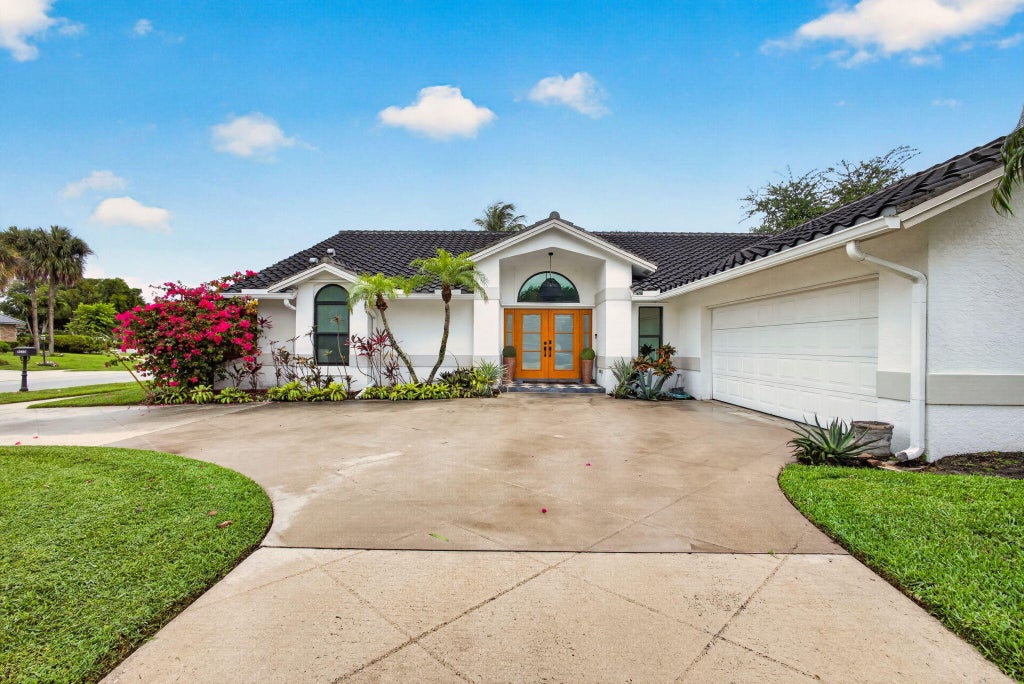 Photo of 12897 La Rochelle Circle, Palm Beach Gardens, FL 33410 (MLS # B26041516)