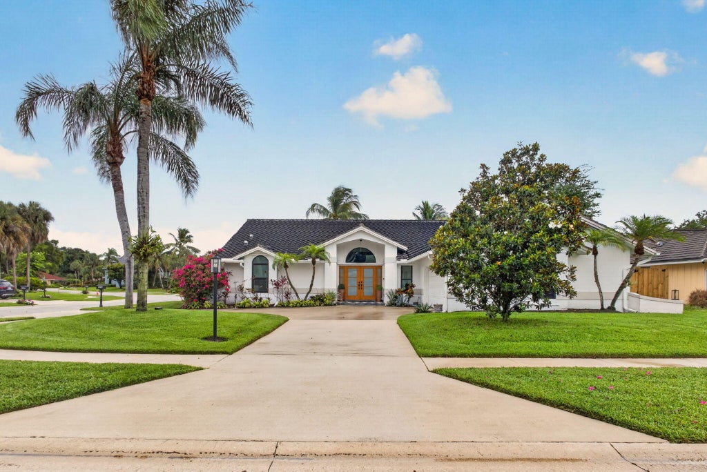 Photo of 12897 La Rochelle Circle, Palm Beach Gardens, FL 33410 (MLS # B26041516)