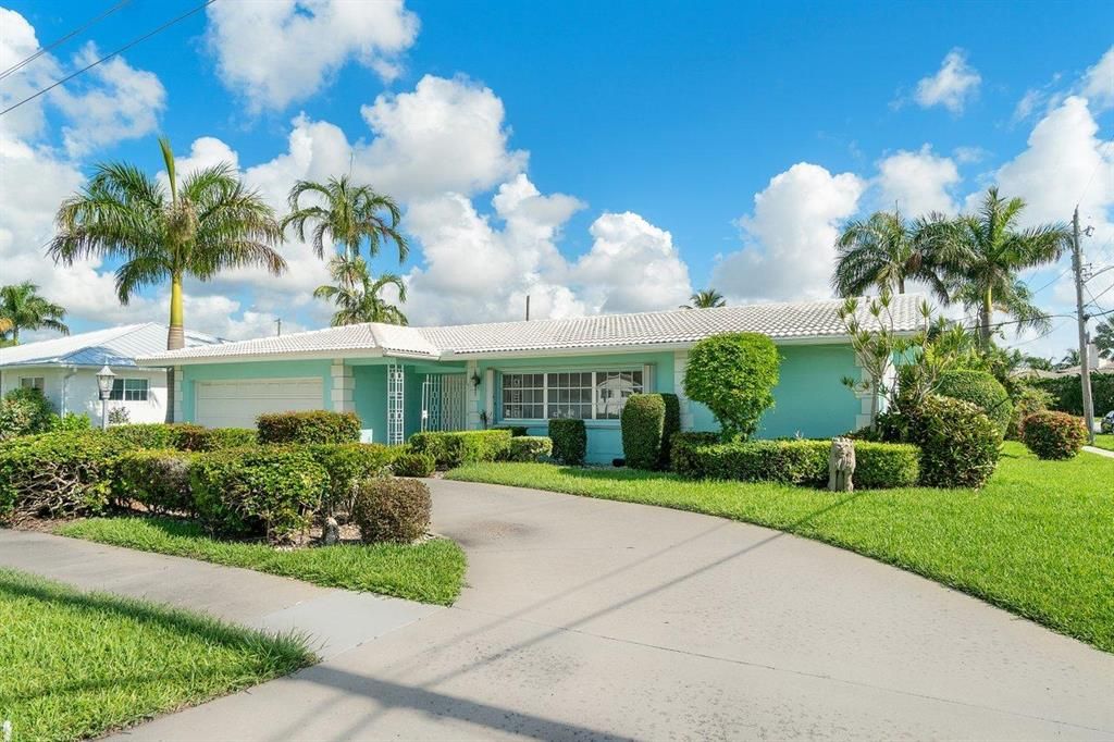 Photo of 1149 SW 11th Street, Boca Raton, FL 33486 (MLS # R10734062)